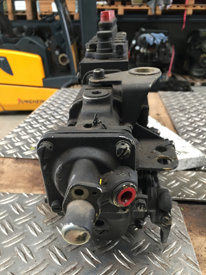 ---Gebrauchte Einspritzpumpe MAN 322, 5 Zylinder, Bosch - Nr. : 0402 035 028, MAN 51.11103 - 7122 - مضخة وقود - شاحنة: صورة 2 ---Gebrauchte Einspritzpumpe MAN 322, 5 Zylinder, Bosch - Nr. : 0402 035 028, MAN 51.11103 - 7122 - مضخة وقود - شاحنة: صورة 2