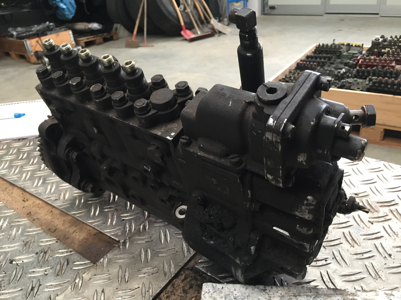 ---Gebrauchte Einspritzpumpe MAN, 5 Zylinder, Bosch - Nr. : 0402 735 805, MAN 51.11103 - 7202 - مضخة وقود - شاحنة: صورة 3 ---Gebrauchte Einspritzpumpe MAN, 5 Zylinder, Bosch - Nr. : 0402 735 805, MAN 51.11103 - 7202 - مضخة وقود - شاحنة: صورة 3