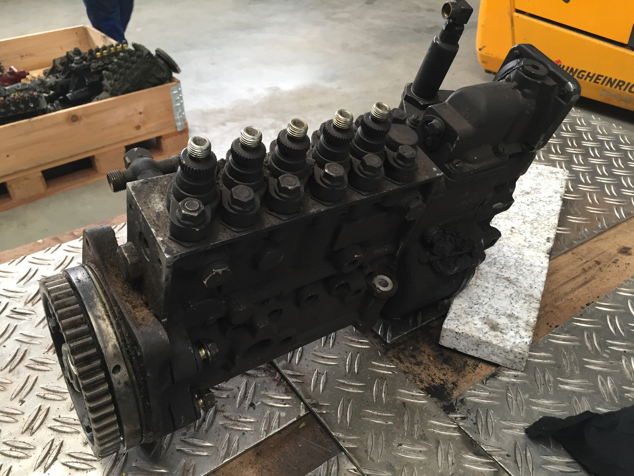 ---Gebrauchte Einspritzpumpe MAN, 5 Zylinder, Bosch - Nr. : 0402 735 805, MAN 51.11103 - 7202 - مضخة وقود - شاحنة: صورة 2 ---Gebrauchte Einspritzpumpe MAN, 5 Zylinder, Bosch - Nr. : 0402 735 805, MAN 51.11103 - 7202 - مضخة وقود - شاحنة: صورة 2