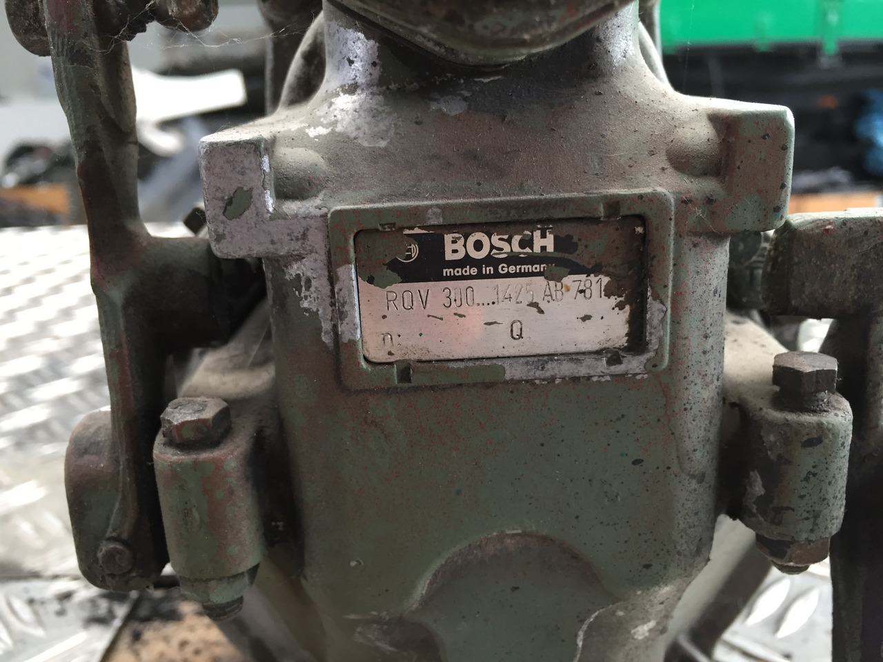Gebrauchte Einspritzpumpe MB 813, Typ : OM 352, Bosch - Nr. : 0400 846 233 - مضخة وقود - شاحنة: صورة 3 Gebrauchte Einspritzpumpe MB 813, Typ : OM 352, Bosch - Nr. : 0400 846 233 - مضخة وقود - شاحنة: صورة 3