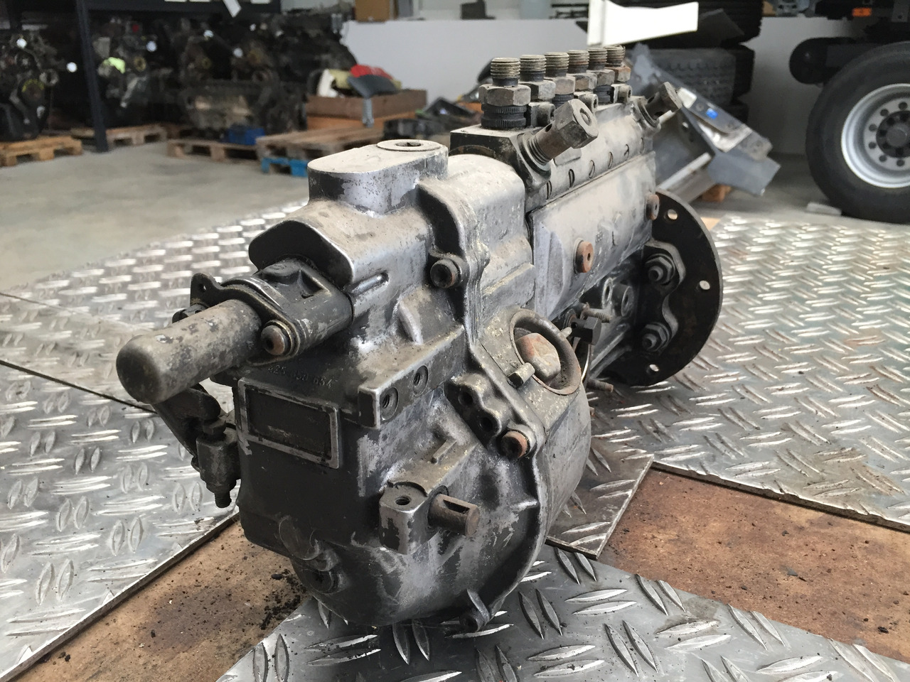 Gebrauchte Einspritzpumpe MB 814, Typ : OM 366, Bosch - Nr. : 0400 846 522 - مضخة وقود - شاحنة: صورة 3 Gebrauchte Einspritzpumpe MB 814, Typ : OM 366, Bosch - Nr. : 0400 846 522 - مضخة وقود - شاحنة: صورة 3