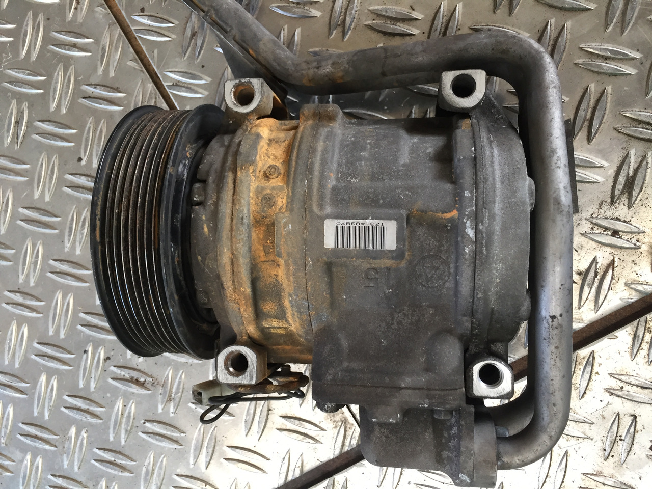 Gebrauchter Klimakompressor MB Axor 1824, Motor Typ : OM 906 LA, Artikel - Nr. : A 906 230 01 11 - كمبروسر مكيف - شاحنة: صورة 5 Gebrauchter Klimakompressor MB Axor 1824, Motor Typ : OM 906 LA, Artikel - Nr. : A 906 230 01 11 - كمبروسر مكيف - شاحنة: صورة 5