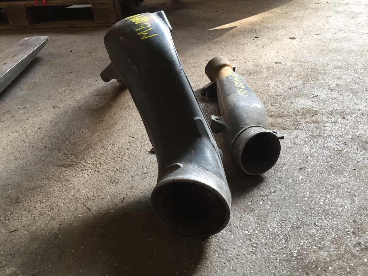 Gebrauchtes MB Motortyp OM 441 LA Ansaugrohr, Artikel - Nr. : A 999 999 99 99 - أنبوب سحب الهواء - شاحنة: صورة 3 Gebrauchtes MB Motortyp OM 441 LA Ansaugrohr, Artikel - Nr. : A 999 999 99 99 - أنبوب سحب الهواء - شاحنة: صورة 3