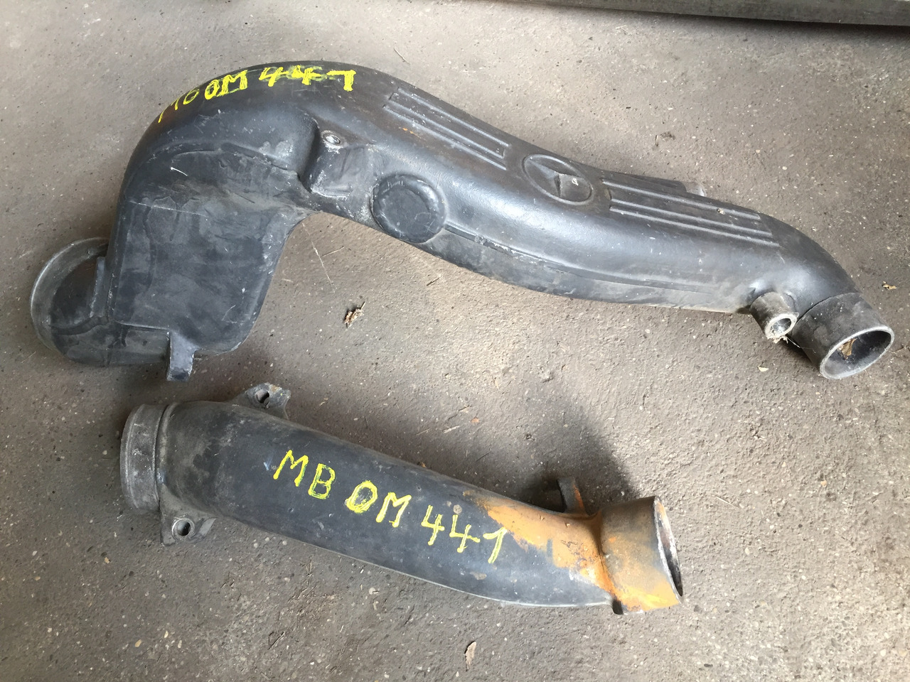 Gebrauchtes MB Motortyp OM 441 LA Ansaugrohr, Artikel - Nr. : A 999 999 99 99 - أنبوب سحب الهواء - شاحنة: صورة 5 Gebrauchtes MB Motortyp OM 441 LA Ansaugrohr, Artikel - Nr. : A 999 999 99 99 - أنبوب سحب الهواء - شاحنة: صورة 5