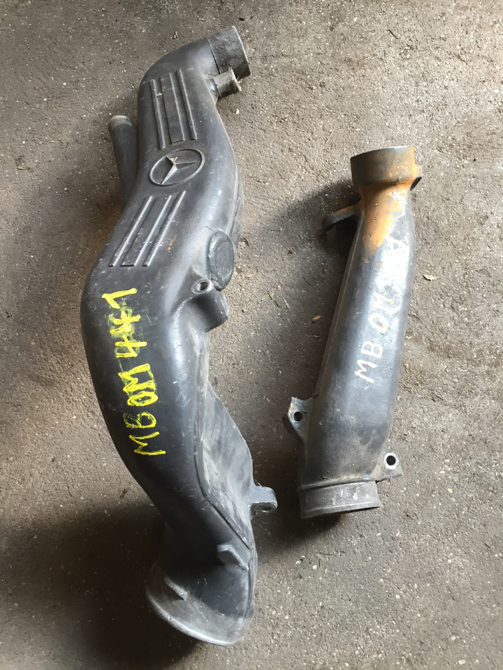 Gebrauchtes MB Motortyp OM 441 LA Ansaugrohr, Artikel - Nr. : A 999 999 99 99 - أنبوب سحب الهواء - شاحنة: صورة 1 Gebrauchtes MB Motortyp OM 441 LA Ansaugrohr, Artikel - Nr. : A 999 999 99 99 - أنبوب سحب الهواء - شاحنة: صورة 1