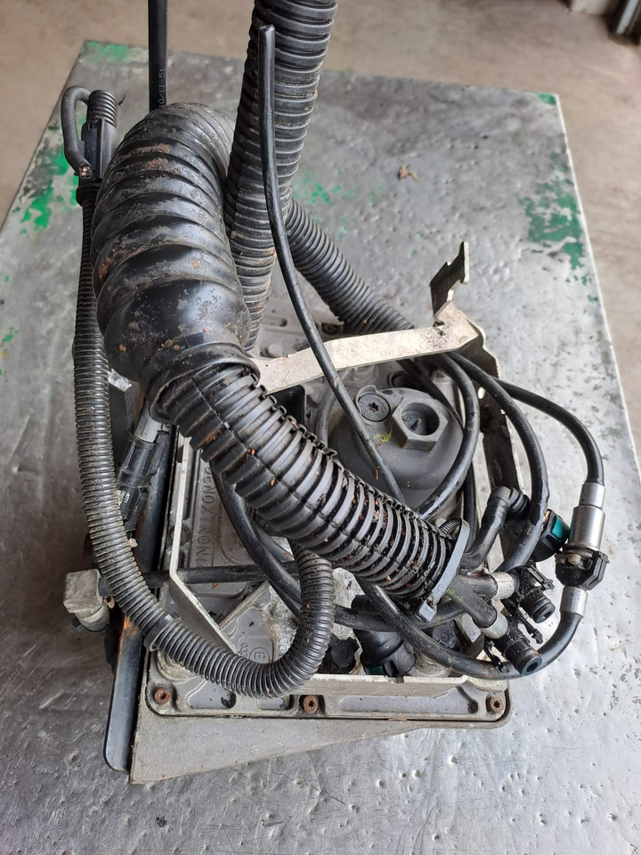 MAN TGX 26.440 Baujahr 2010 AdBlue Steuerung Bosch Denoxtronik - خزان AdBlue (محلول من اليوريا والماء) - شاحنة: صورة 4 MAN TGX 26.440 Baujahr 2010 AdBlue Steuerung Bosch Denoxtronik - خزان AdBlue (محلول من اليوريا والماء) - شاحنة: صورة 4