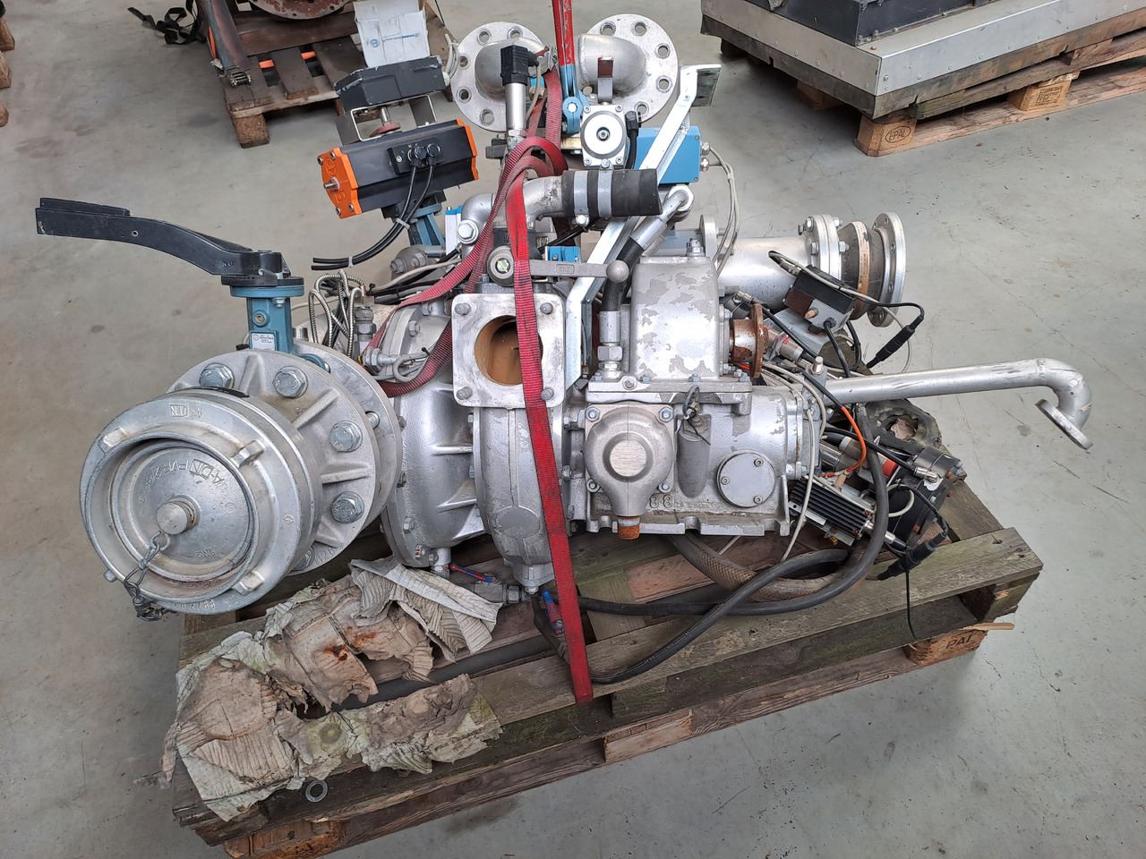 Neuwertige Albert Ziegler Wasserpumpe ( Feuerwehr ), Typ : FP 22 / 15, Artikel - Nr. : 81.99999 - 99 - مضخة المبرد - شاحنة: صورة 3 Neuwertige Albert Ziegler Wasserpumpe ( Feuerwehr ), Typ : FP 22 / 15, Artikel - Nr. : 81.99999 - 99 - مضخة المبرد - شاحنة: صورة 3