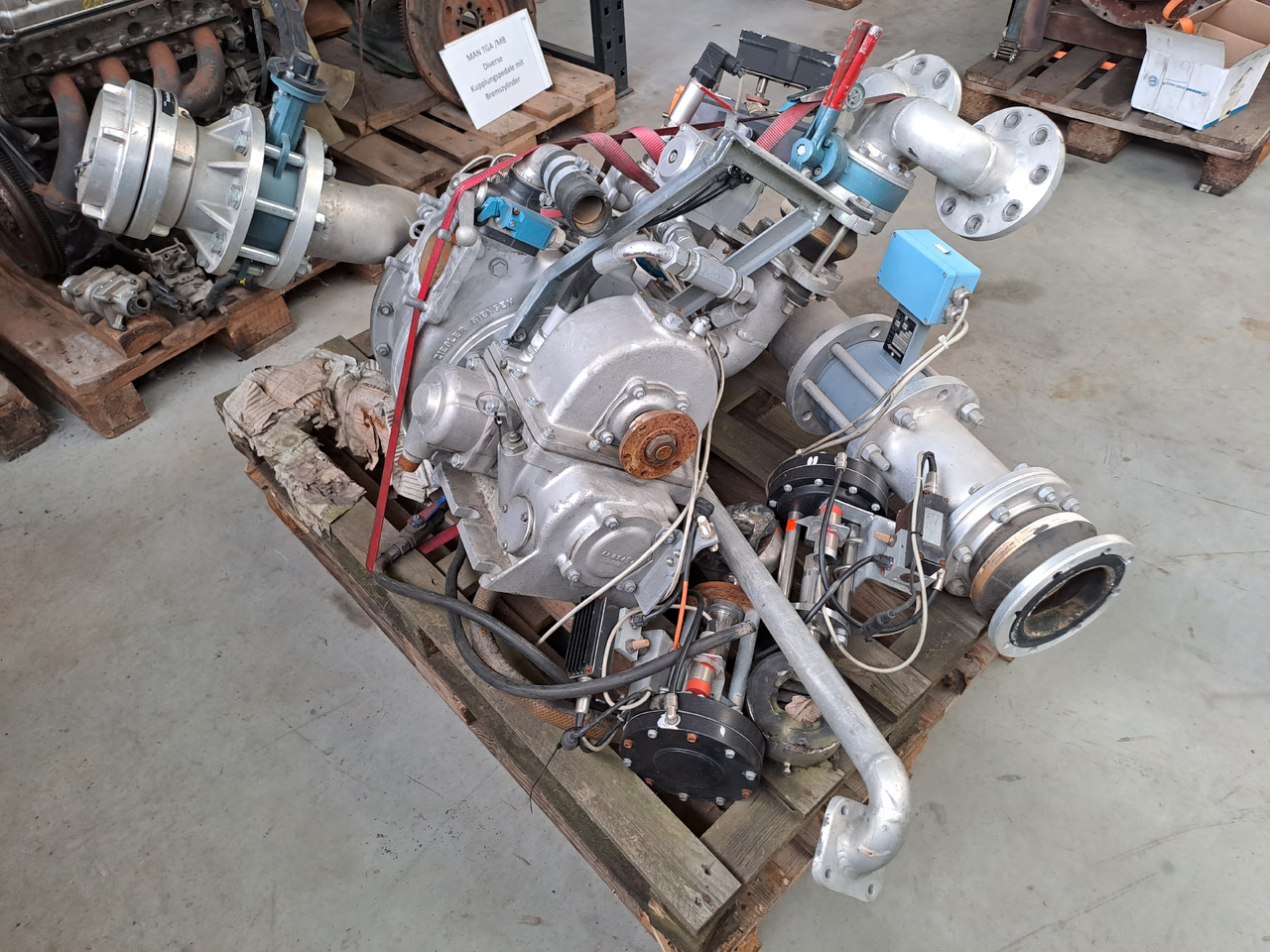 Neuwertige Albert Ziegler Wasserpumpe ( Feuerwehr ), Typ : FP 22 / 15, Artikel - Nr. : 81.99999 - 99 - مضخة المبرد - شاحنة: صورة 4 Neuwertige Albert Ziegler Wasserpumpe ( Feuerwehr ), Typ : FP 22 / 15, Artikel - Nr. : 81.99999 - 99 - مضخة المبرد - شاحنة: صورة 4