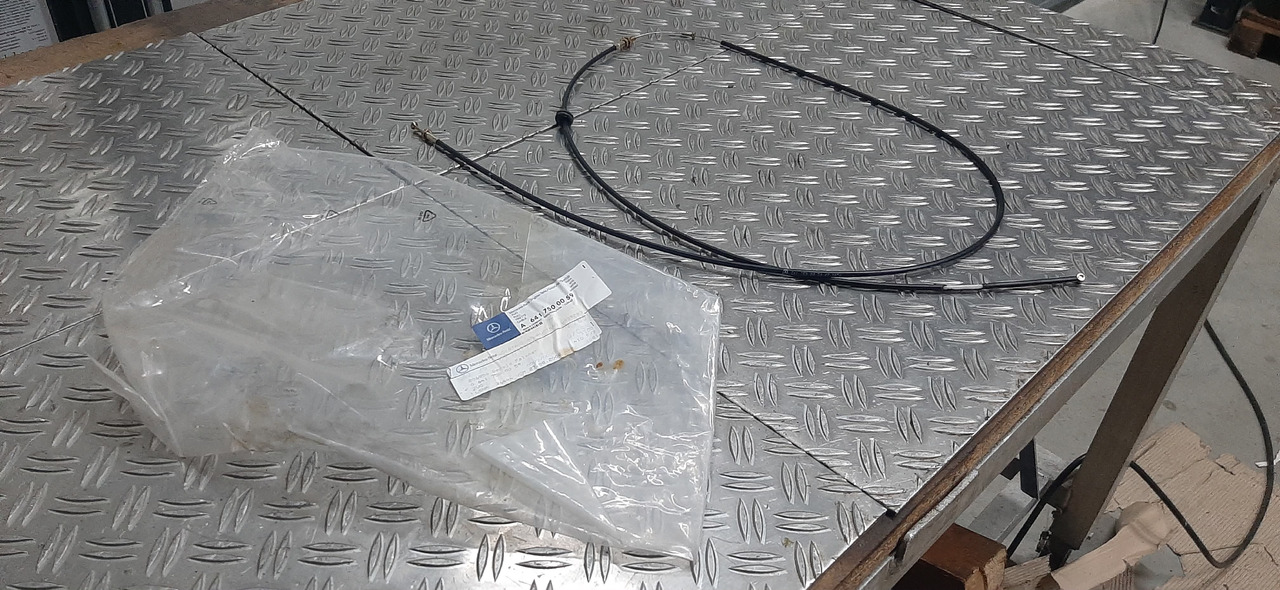 Neuwertiges DB Motorhaubenzug, Bowdenzug, Artikel - Nr. : A 641 750 00 59 - غطاء محرك المركبة - شاحنة: صورة 4 Neuwertiges DB Motorhaubenzug, Bowdenzug, Artikel - Nr. : A 641 750 00 59 - غطاء محرك المركبة - شاحنة: صورة 4