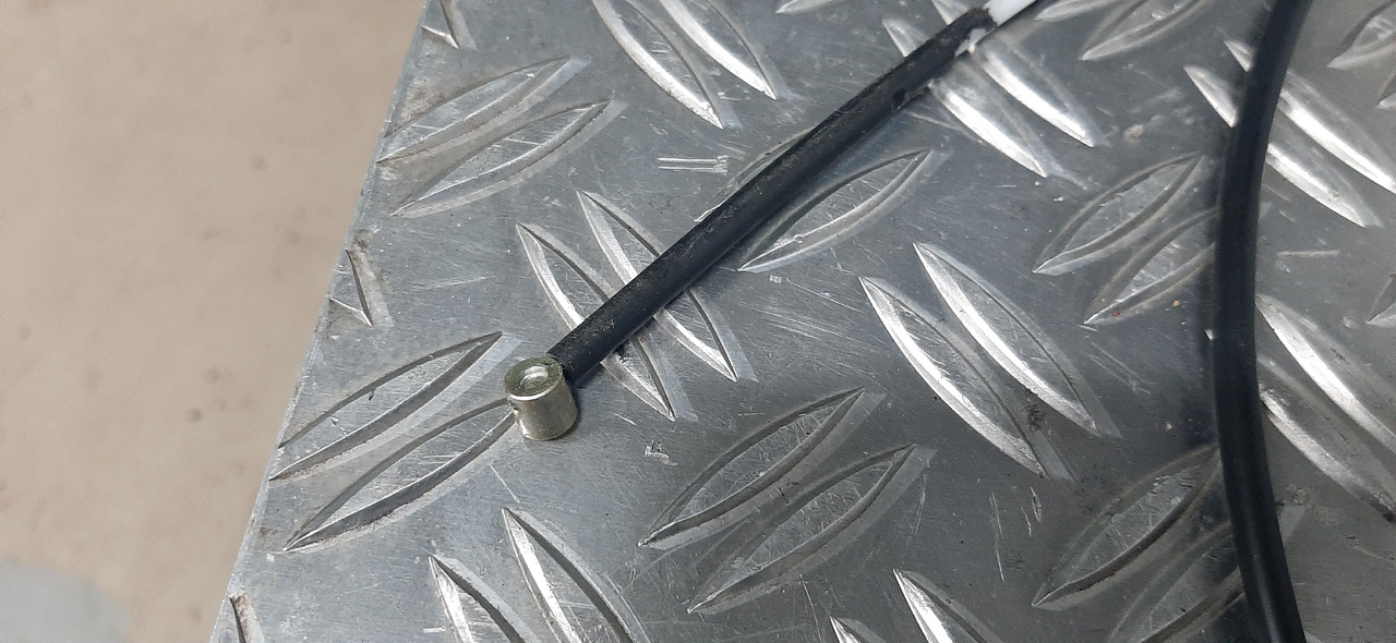 Neuwertiges DB Motorhaubenzug, Bowdenzug, Artikel - Nr. : A 641 750 00 59 - غطاء محرك المركبة - شاحنة: صورة 3 Neuwertiges DB Motorhaubenzug, Bowdenzug, Artikel - Nr. : A 641 750 00 59 - غطاء محرك المركبة - شاحنة: صورة 3