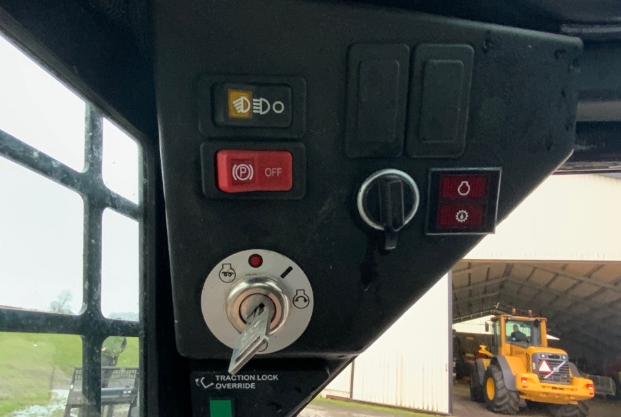 شيول صغير BOBCAT S70: صورة 6