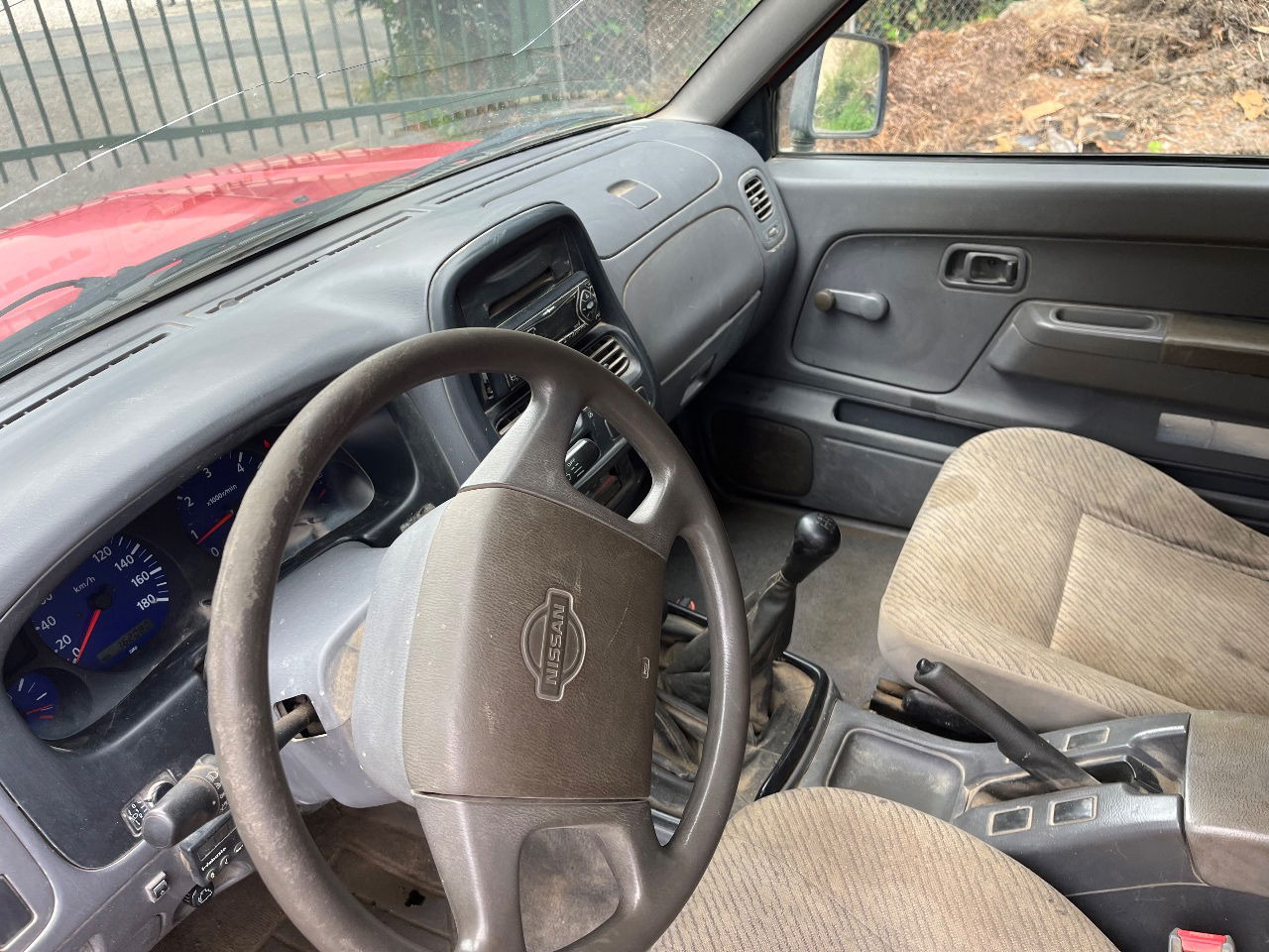 Nissan 4x4 - شاحنة البيك أب: صورة 5 Nissan 4x4 - شاحنة البيك أب: صورة 5