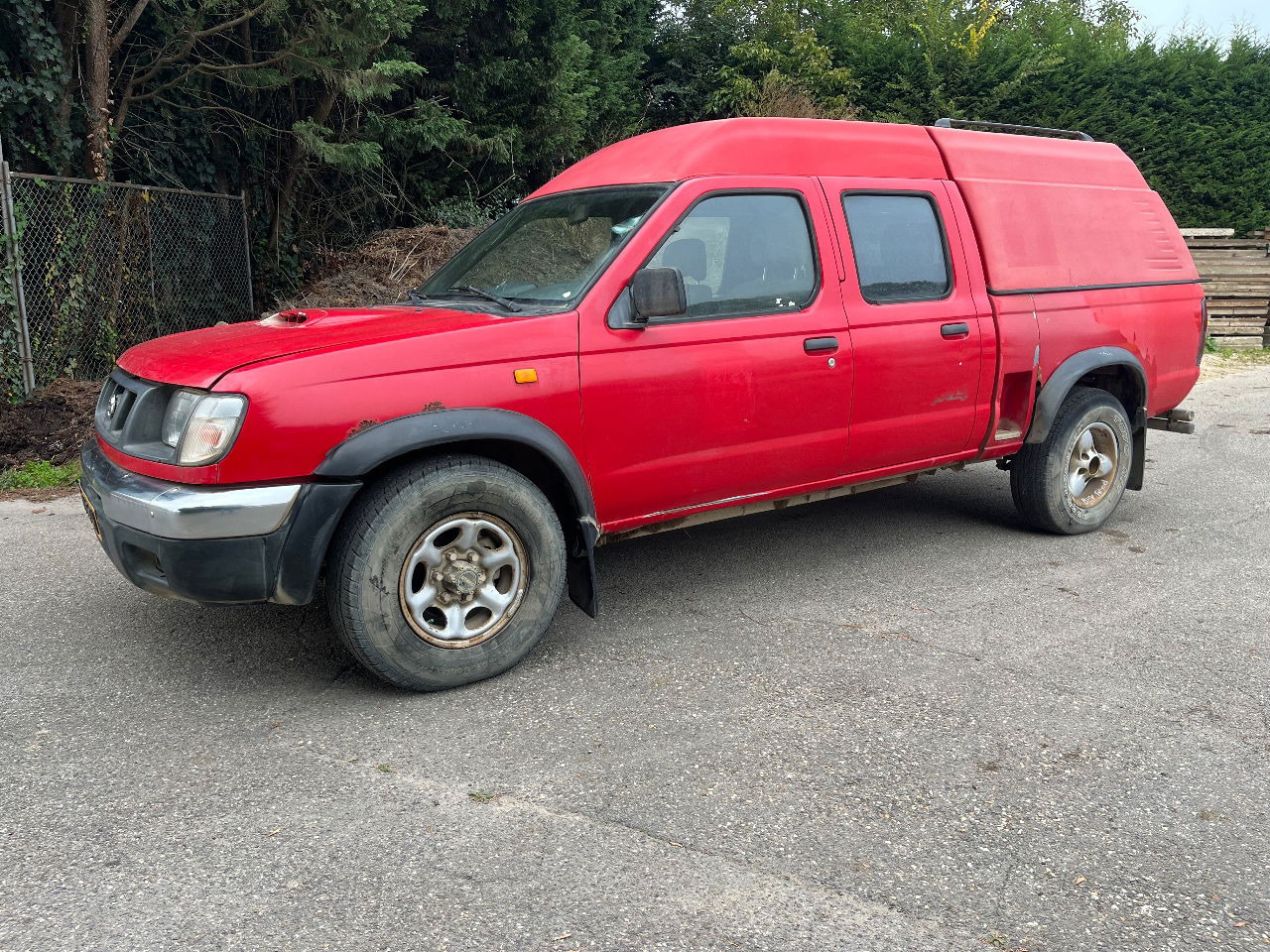 Nissan 4x4 - شاحنة البيك أب: صورة 1 Nissan 4x4 - شاحنة البيك أب: صورة 1