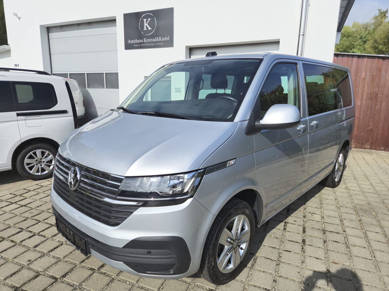 VOLKSWAGEN T6.1 Caravelle 4Motion/Automatik/Kamera/App-Con. - ميكروباص: صورة 1 VOLKSWAGEN T6.1 Caravelle 4Motion/Automatik/Kamera/App-Con. - ميكروباص: صورة 1