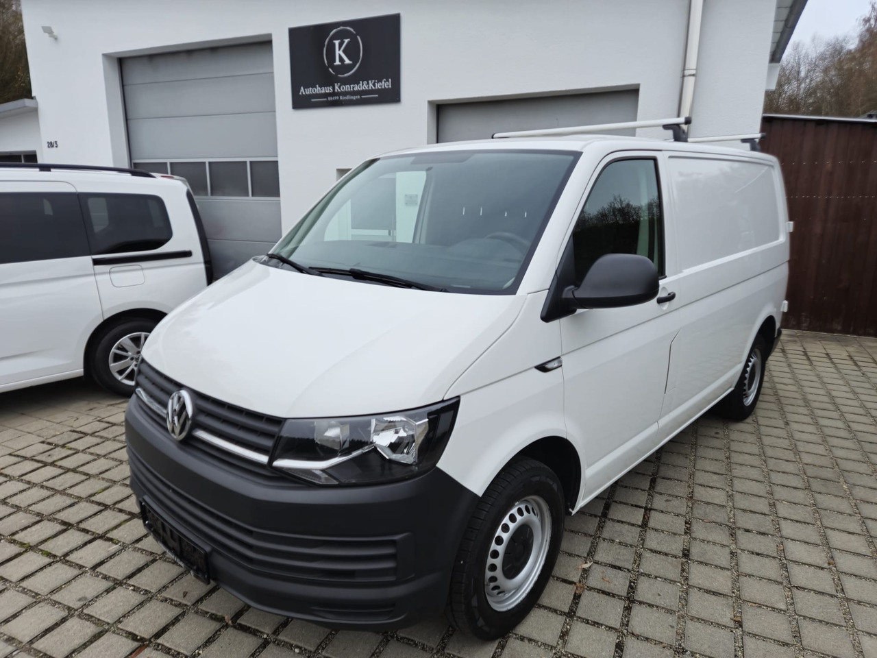 VOLKSWAGEN T6 Transporter Kasten-Kombi Standheizung - فان: صورة 1 VOLKSWAGEN T6 Transporter Kasten-Kombi Standheizung - فان: صورة 1