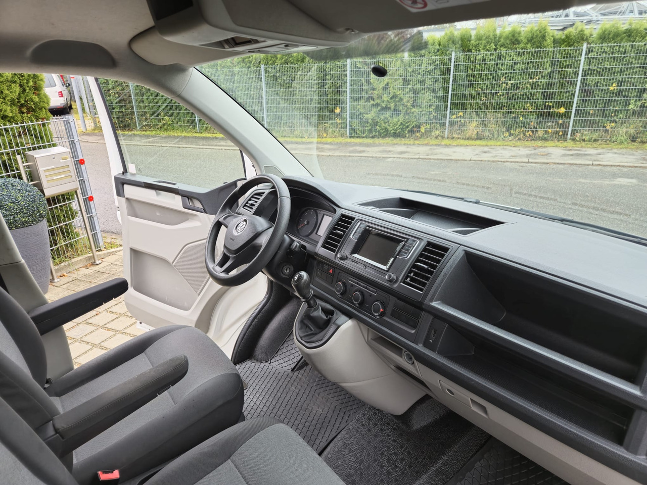 VOLKSWAGEN T6 Transporter Klima/PDC/AHK/Standheiz. - فان: صورة 2 VOLKSWAGEN T6 Transporter Klima/PDC/AHK/Standheiz. - فان: صورة 2