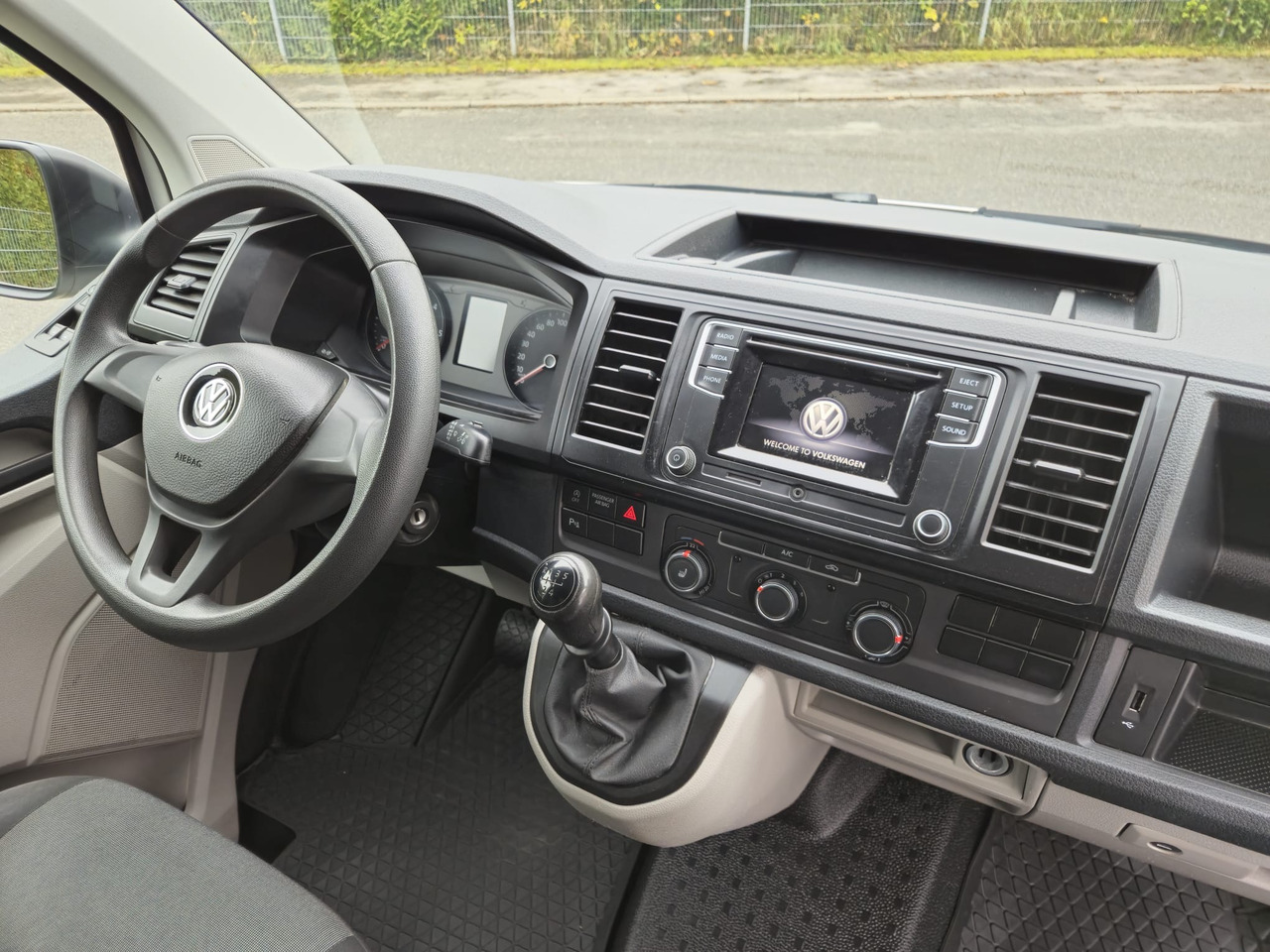 VOLKSWAGEN T6 Transporter Klima/PDC/AHK/Standheiz. - فان: صورة 3 VOLKSWAGEN T6 Transporter Klima/PDC/AHK/Standheiz. - فان: صورة 3