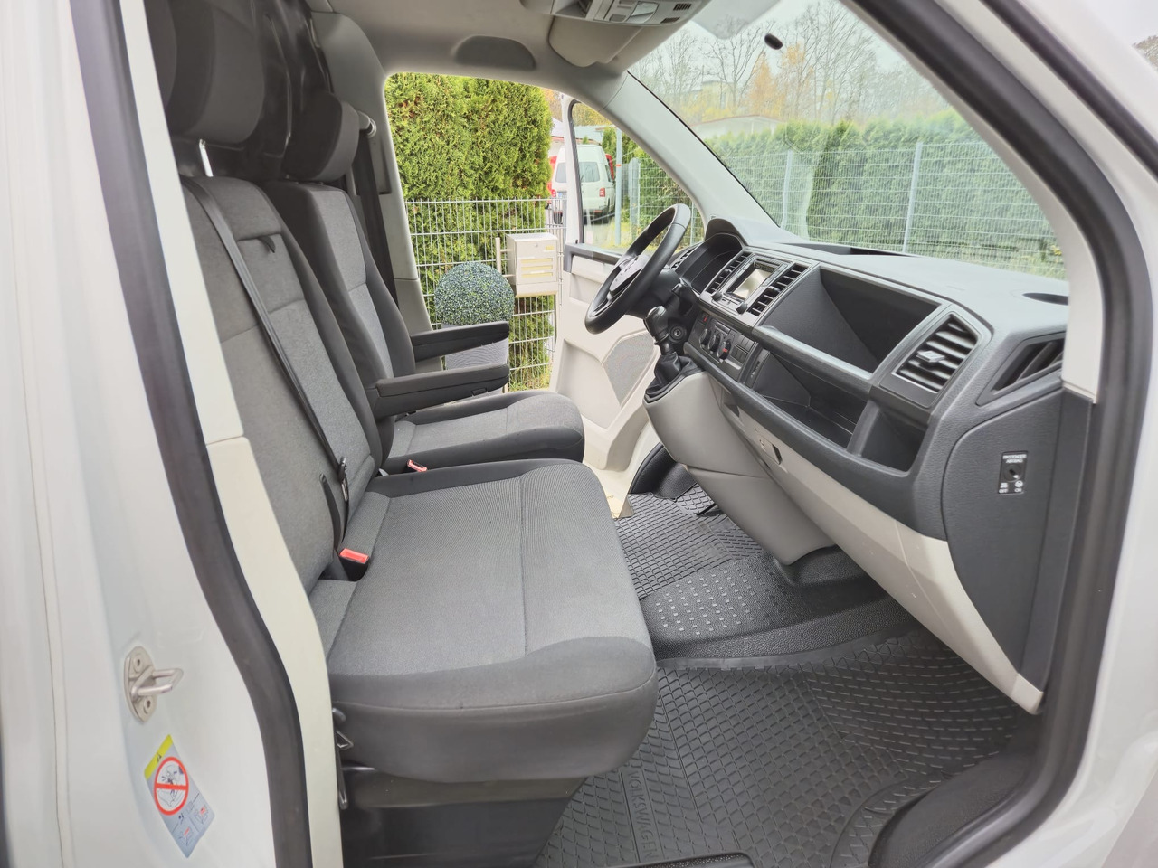 VOLKSWAGEN T6 Transporter Klima/PDC/AHK/Standheiz. - فان: صورة 1 VOLKSWAGEN T6 Transporter Klima/PDC/AHK/Standheiz. - فان: صورة 1