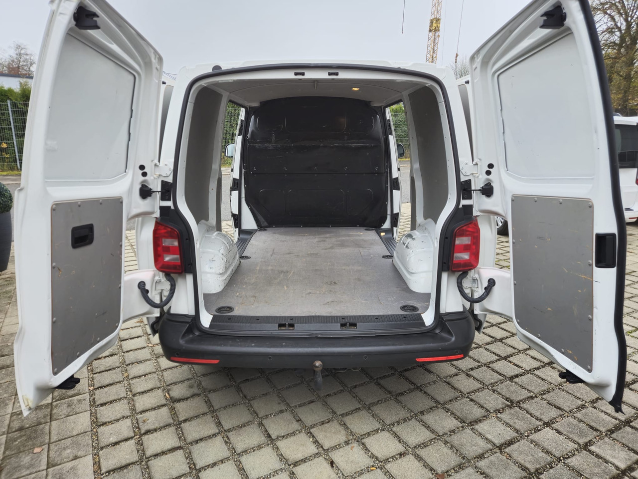 VOLKSWAGEN T6 Transporter Klima/PDC/AHK/Standheiz. - فان: صورة 5 VOLKSWAGEN T6 Transporter Klima/PDC/AHK/Standheiz. - فان: صورة 5