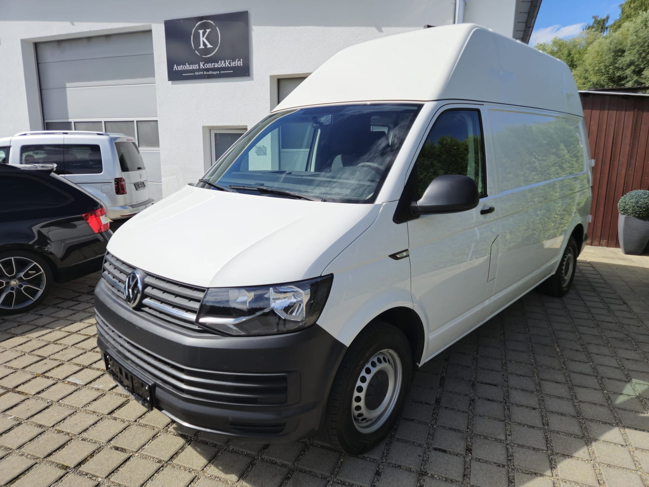 Volkswagen T6 Transporter Benzin Hochdach LR Standheizung - فان المدمجة: صورة 1 Volkswagen T6 Transporter Benzin Hochdach LR Standheizung - فان المدمجة: صورة 1
