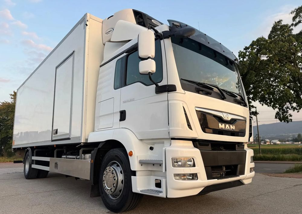 شاحنة الفريزر MAN TGM18.290 4x2 ACC/ CHłODNIA Z WINDĄ /CARRIER 850MT /SYPIALKA / EURO6/ASO: صورة 13 شاحنة الفريزر MAN TGM18.290 4x2 ACC/ CHłODNIA Z WINDĄ /CARRIER 850MT /SYPIALKA / EURO6/ASO: صورة 13