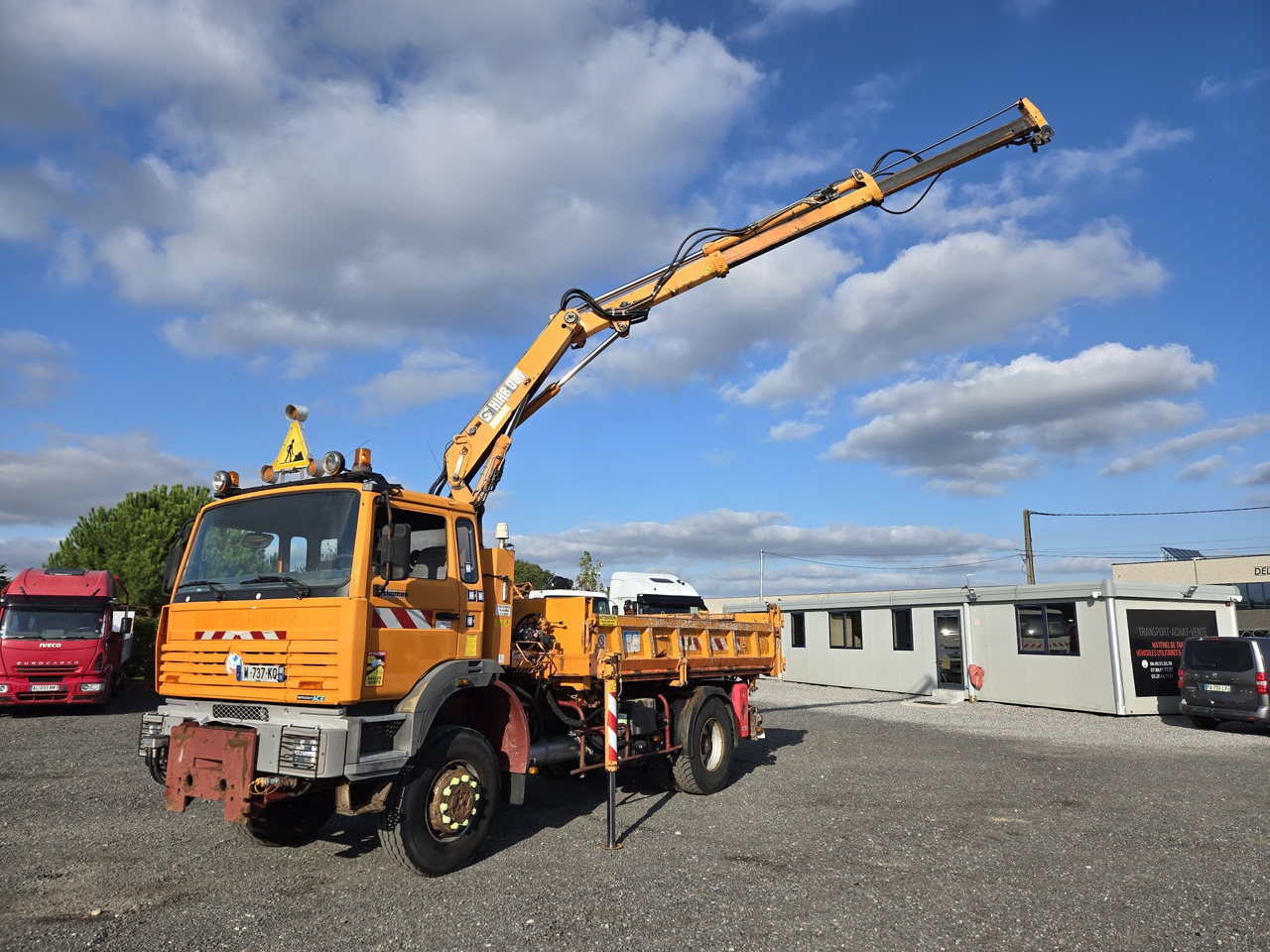 Renault G250 4x4 - شاحنة قلاب, شاحنة كرين: صورة 1 Renault G250 4x4 - شاحنة قلاب, شاحنة كرين: صورة 1