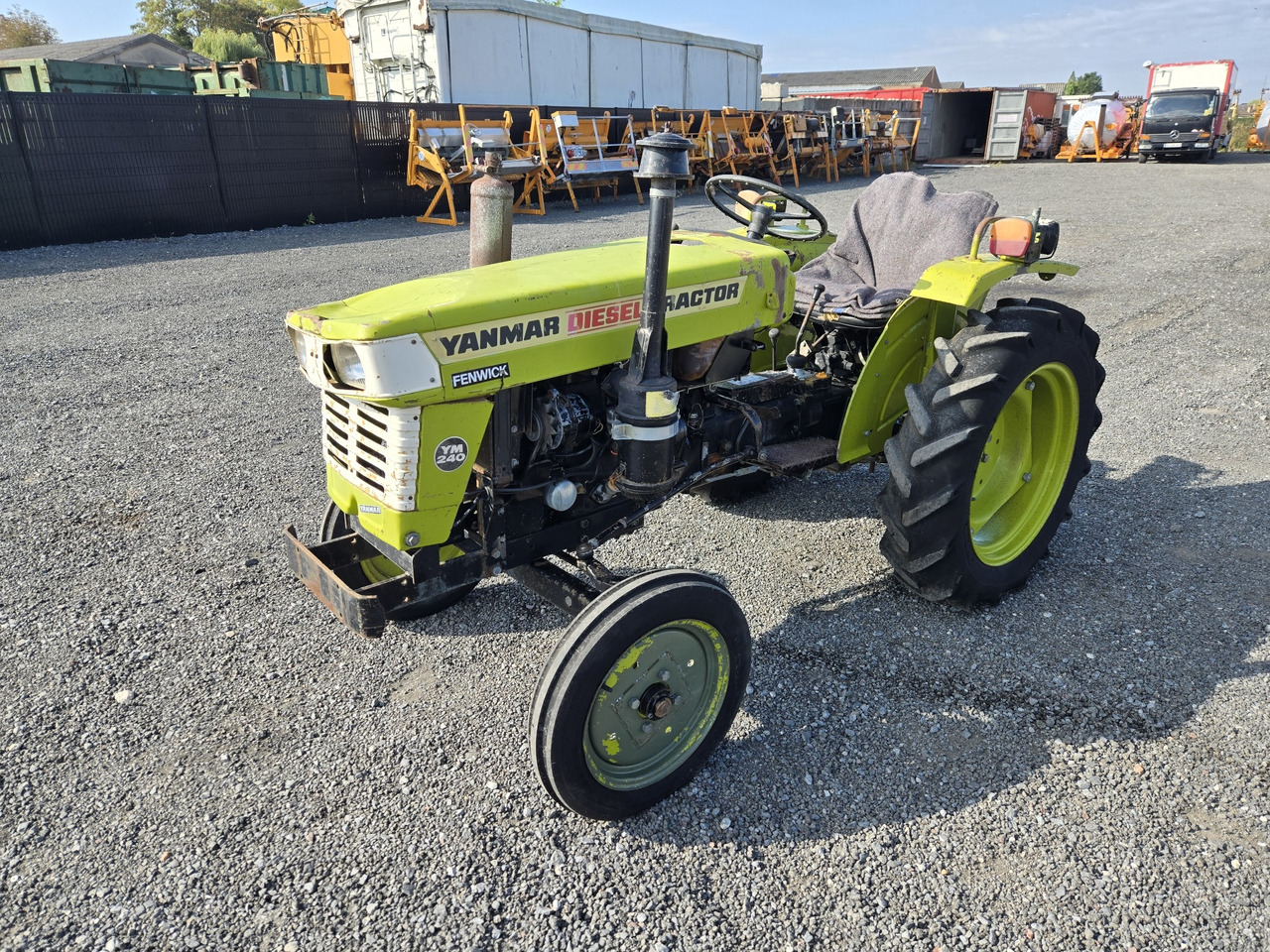 Yanmar YM240 - جرار صغير: صورة 3 Yanmar YM240 - جرار صغير: صورة 3