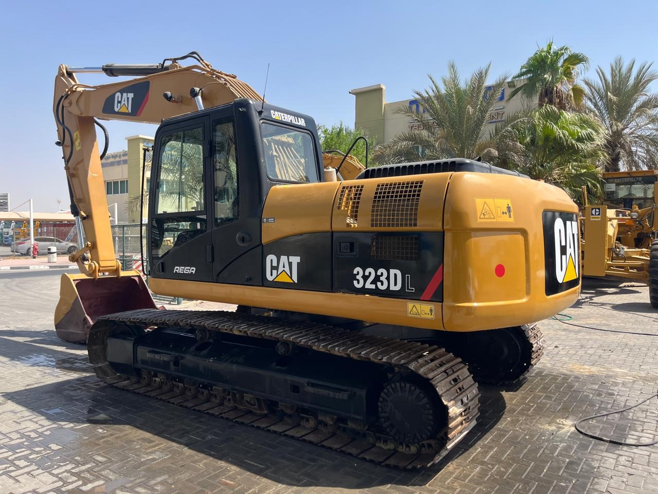 CATERPILLAR 323DL - حفار زحاف: صورة 1 CATERPILLAR 323DL - حفار زحاف: صورة 1