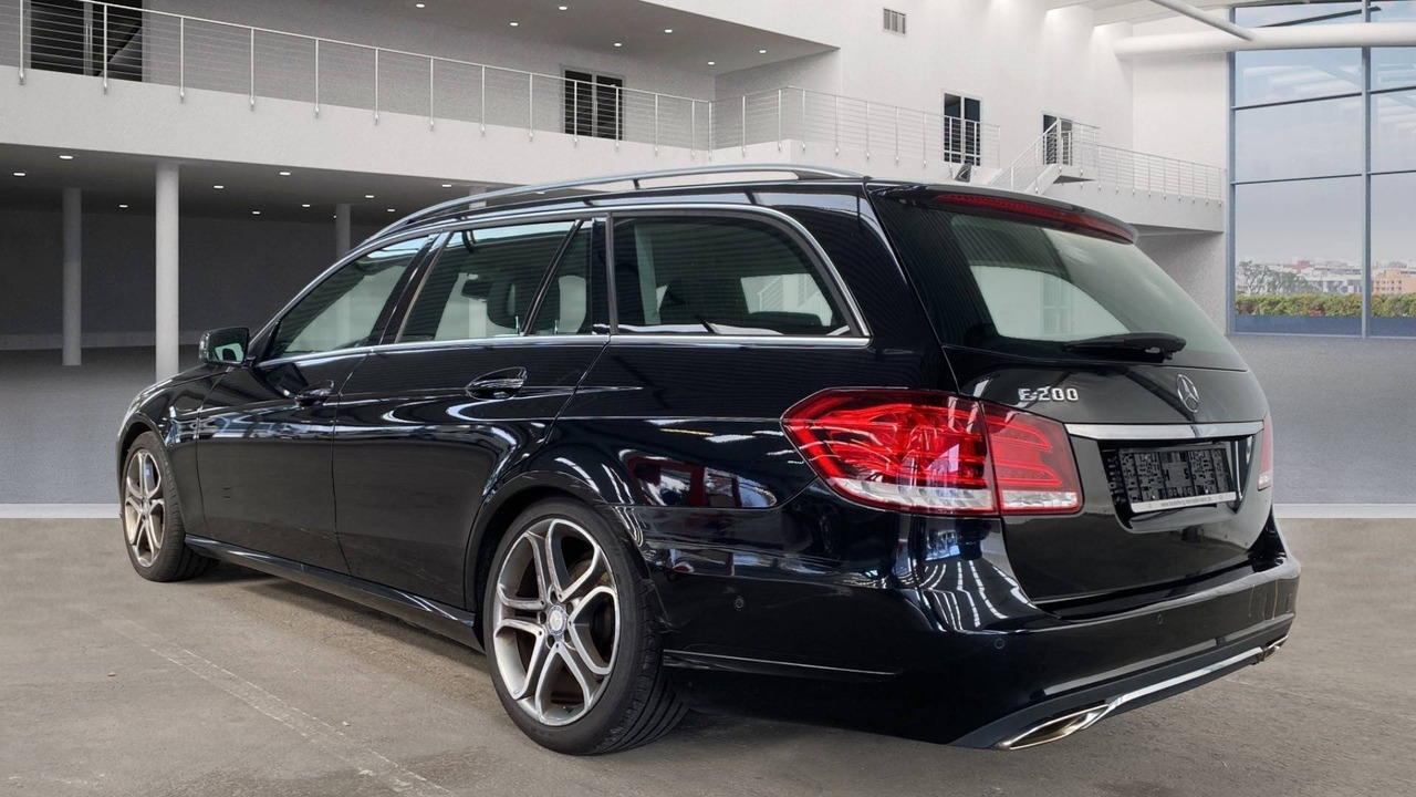 Mercedes-Benz E 200 CGI BlueEfficiency - سيارة ستيشن: صورة 4 Mercedes-Benz E 200 CGI BlueEfficiency - سيارة ستيشن: صورة 4