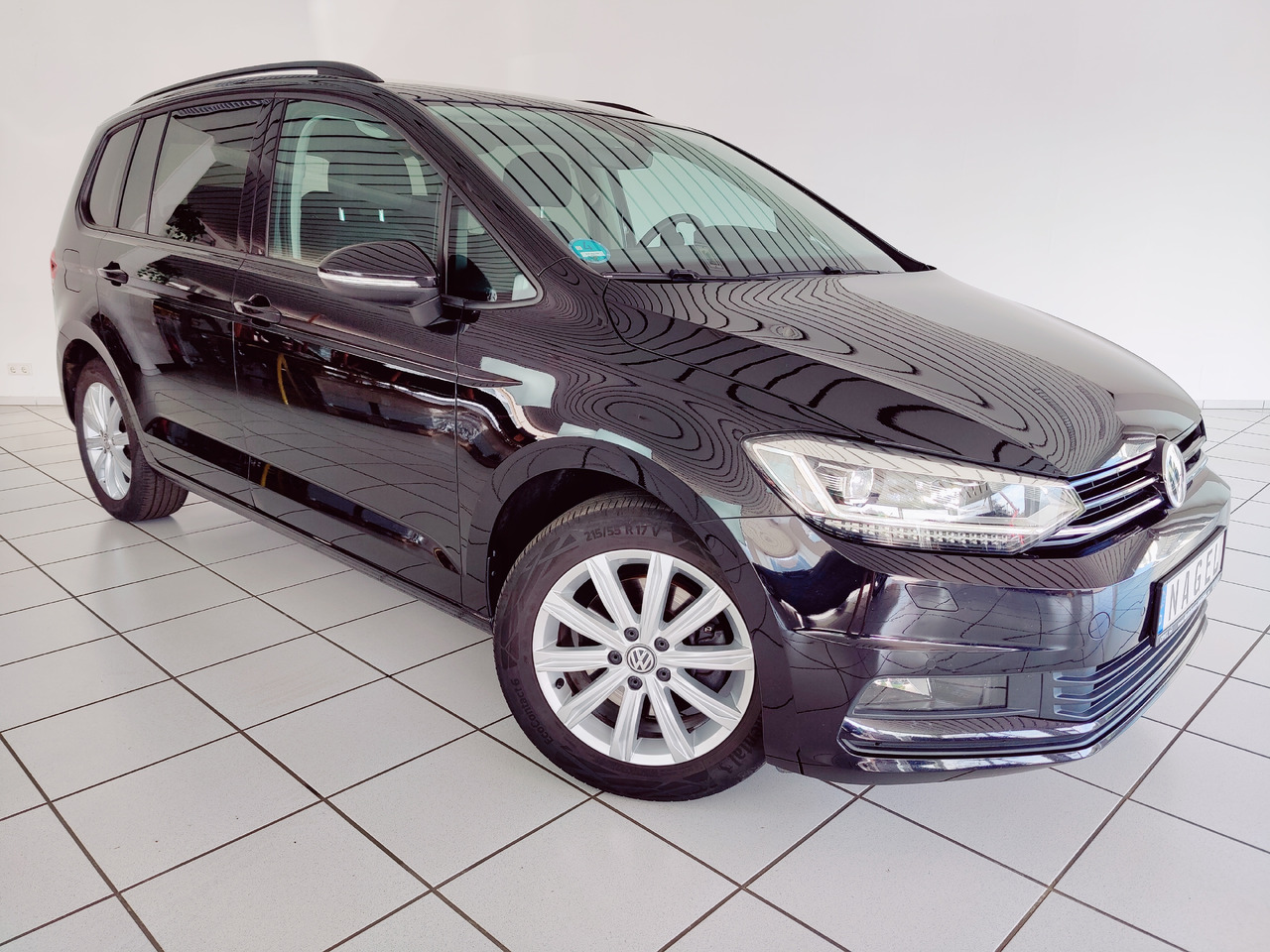 Volkswagen Touran Highline BMT/Start-Stopp Navi Licht RüKam - سيارة: صورة 2 Volkswagen Touran Highline BMT/Start-Stopp Navi Licht RüKam - سيارة: صورة 2