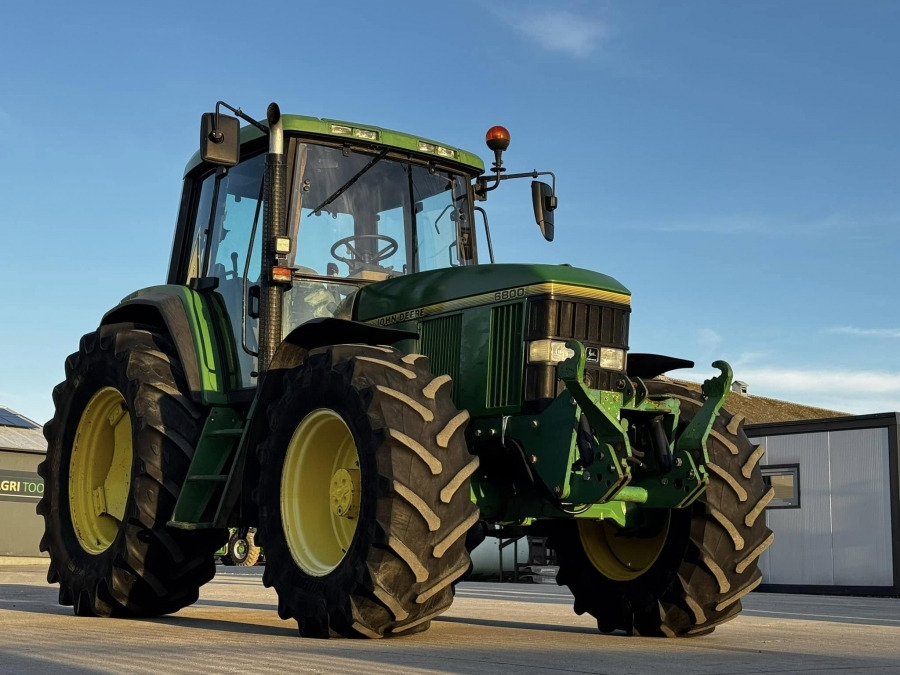 John Deere 6800 - جرار: صورة 1 John Deere 6800 - جرار: صورة 1