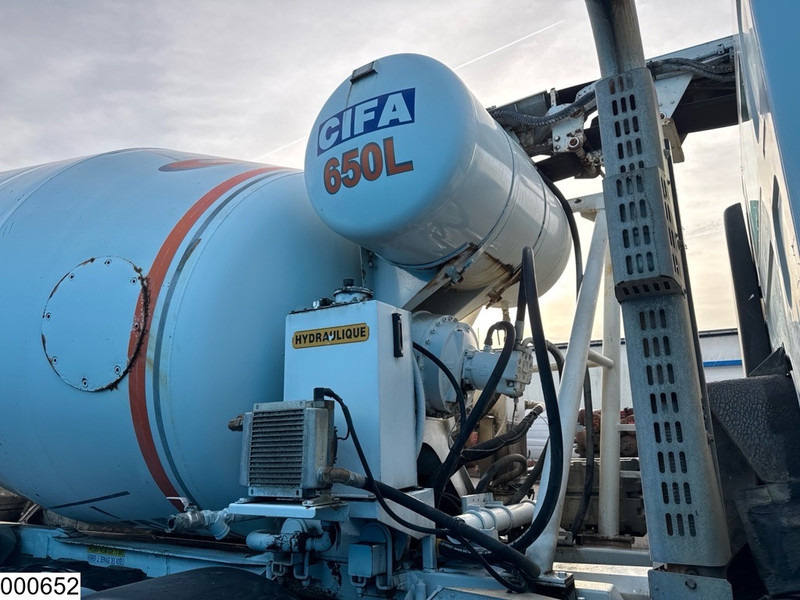 شاحنة خلاطة خرسانة Renault Kerax 410 Dxi 8x4, Cifa, 9m3, Remote: صورة 13 شاحنة خلاطة خرسانة Renault Kerax 410 Dxi 8x4, Cifa, 9m3, Remote: صورة 13