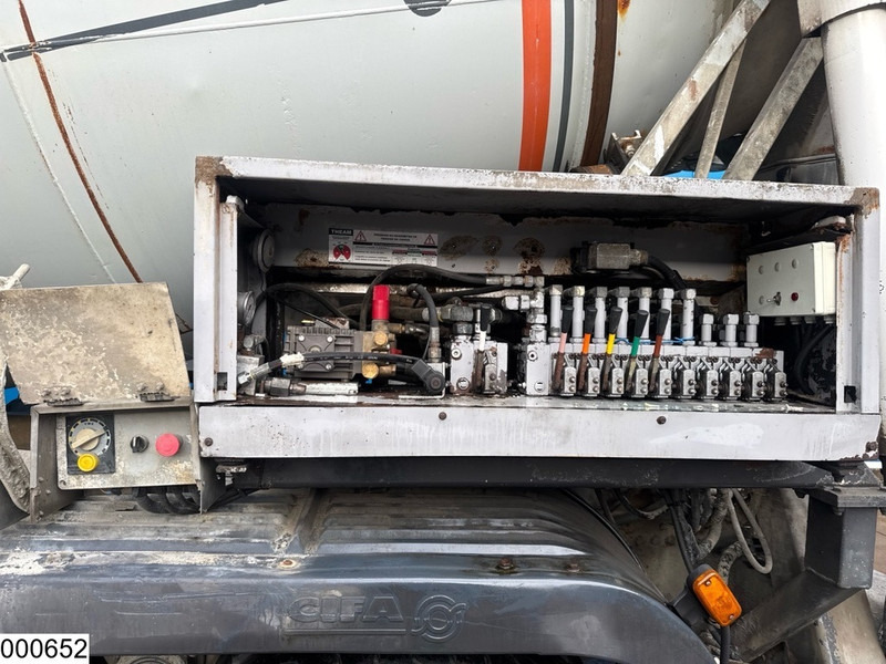 شاحنة خلاطة خرسانة Renault Kerax 410 Dxi 8x4, Cifa, 9m3, Remote: صورة 11 شاحنة خلاطة خرسانة Renault Kerax 410 Dxi 8x4, Cifa, 9m3, Remote: صورة 11