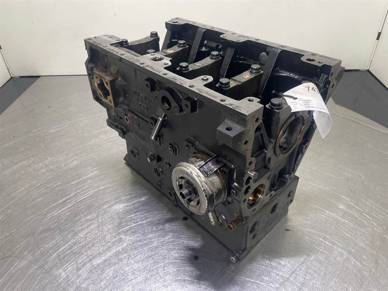 Ahlmann AS900-Cummins B3.3T-4989845-Crankcase/Unterblock - محرك - آلات البناء: صورة 4 Ahlmann AS900-Cummins B3.3T-4989845-Crankcase/Unterblock - محرك - آلات البناء: صورة 4