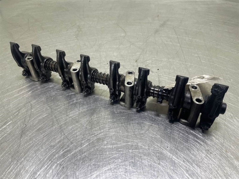 Ahlmann AS900-Cummins B3.3T-Rocker arm assembly - محرك - آلات البناء: صورة 4 Ahlmann AS900-Cummins B3.3T-Rocker arm assembly - محرك - آلات البناء: صورة 4