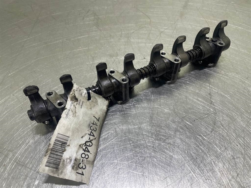 Ahlmann AS900-Cummins B3.3T-Rocker arm assembly - محرك - آلات البناء: صورة 1 Ahlmann AS900-Cummins B3.3T-Rocker arm assembly - محرك - آلات البناء: صورة 1