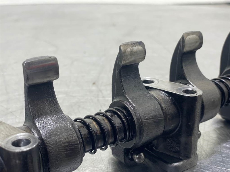 Ahlmann AS900-Cummins B3.3T-Rocker arm assembly - محرك - آلات البناء: صورة 5 Ahlmann AS900-Cummins B3.3T-Rocker arm assembly - محرك - آلات البناء: صورة 5