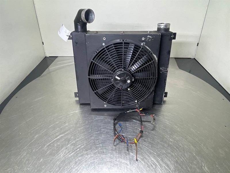 Ahlmann AZ14-4108508A/4181460A-Cooler/Kühler/Koeler - محرك - آلات البناء: صورة 1 Ahlmann AZ14-4108508A/4181460A-Cooler/Kühler/Koeler - محرك - آلات البناء: صورة 1