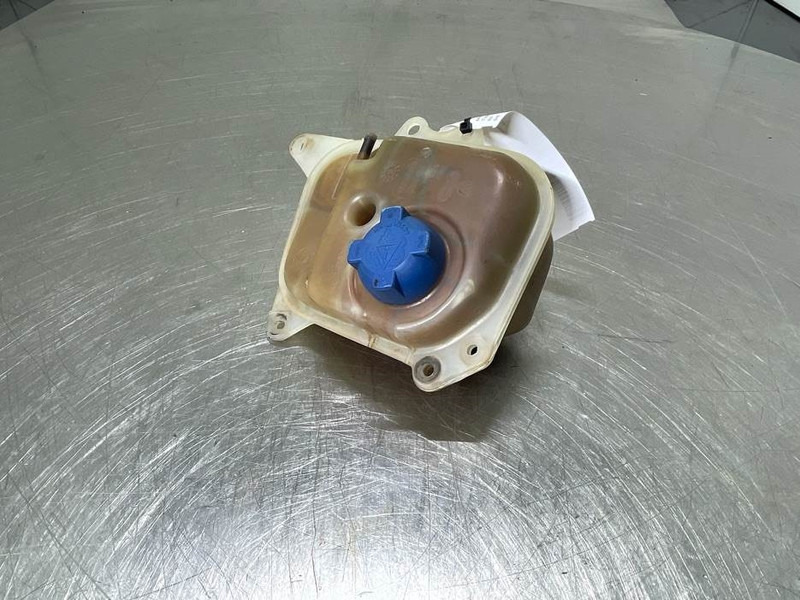 Ahlmann AZ14-4109530A/4109531A-Expansion tank/Behälter - محرك - آلات البناء: صورة 4 Ahlmann AZ14-4109530A/4109531A-Expansion tank/Behälter - محرك - آلات البناء: صورة 4