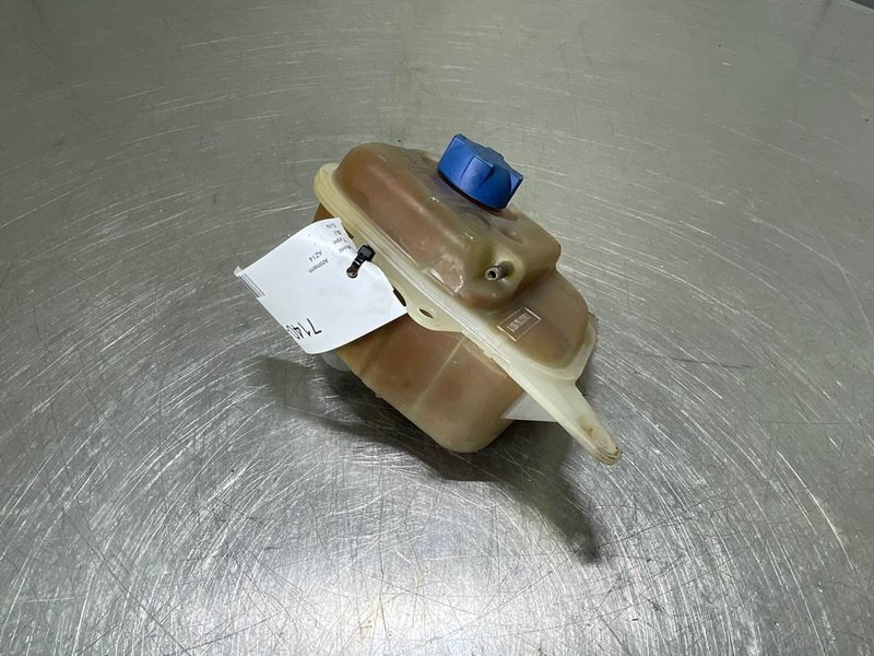 Ahlmann AZ14-4109530A/4109531A-Expansion tank/Behälter - محرك - آلات البناء: صورة 2 Ahlmann AZ14-4109530A/4109531A-Expansion tank/Behälter - محرك - آلات البناء: صورة 2