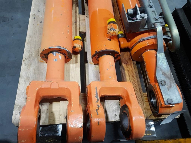 FIAT-HITACHI W 170 - Lifting cylinder/Hubzylinder/Hefcilinder - نظام الهيدروليك: صورة 4 FIAT-HITACHI W 170 - Lifting cylinder/Hubzylinder/Hefcilinder - نظام الهيدروليك: صورة 4