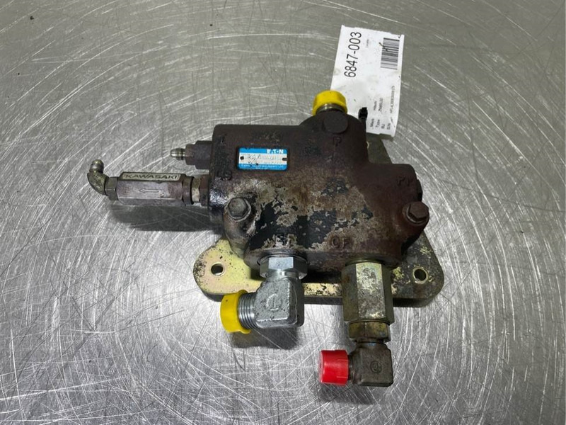 Hitachi ZW95LSD-Eaton 606-9207-002-Valve/Ventile/Ventiel - نظام الهيدروليك - آلات البناء: صورة 1 Hitachi ZW95LSD-Eaton 606-9207-002-Valve/Ventile/Ventiel - نظام الهيدروليك - آلات البناء: صورة 1