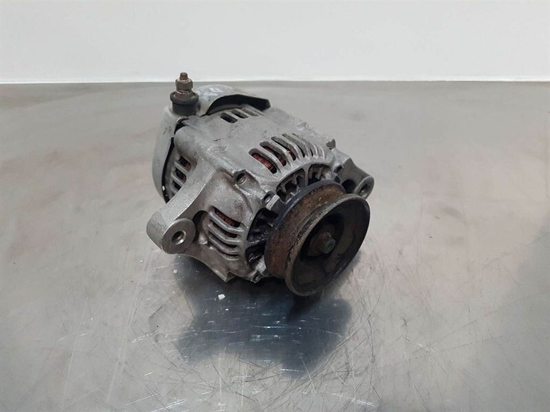 Kubota 12V 30A - Alternator/Lichtmaschine/Dynamo - محرك - آلات البناء: صورة 1 Kubota 12V 30A - Alternator/Lichtmaschine/Dynamo - محرك - آلات البناء: صورة 1
