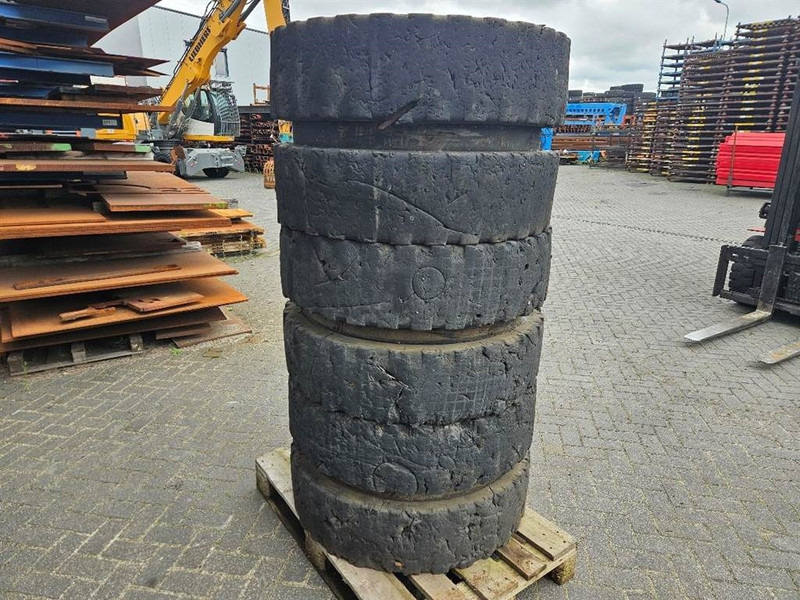 Liebherr 10.00-20 - Tire/Reifen/Band - الإطارات والجنوط - آلات البناء: صورة 3 Liebherr 10.00-20 - Tire/Reifen/Band - الإطارات والجنوط - آلات البناء: صورة 3
