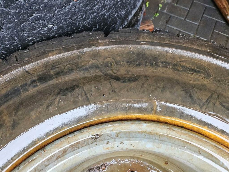 Liebherr 12.00-20 SOLID - Tire/Reifen/Band - الإطارات والجنوط - آلات البناء: صورة 5 Liebherr 12.00-20 SOLID - Tire/Reifen/Band - الإطارات والجنوط - آلات البناء: صورة 5