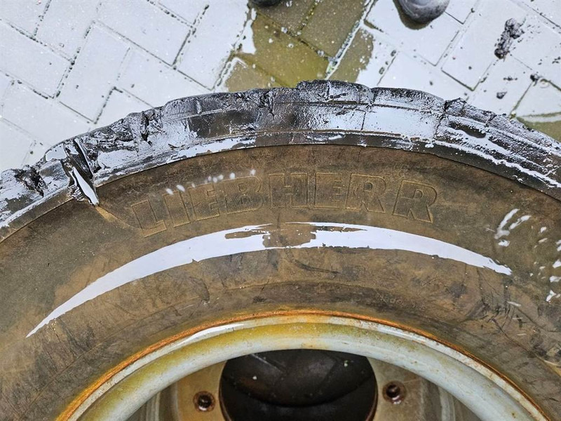 Liebherr 12.00-20 SOLID - Tire/Reifen/Band - الإطارات والجنوط - آلات البناء: صورة 4 Liebherr 12.00-20 SOLID - Tire/Reifen/Band - الإطارات والجنوط - آلات البناء: صورة 4