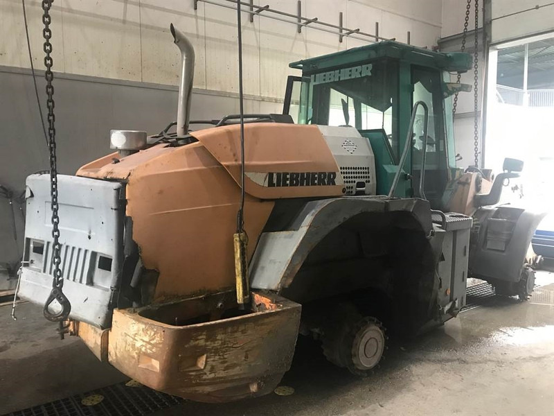 Liebherr L 544 (For parts) - اللودر بعجل: صورة 1 Liebherr L 544 (For parts) - اللودر بعجل: صورة 1