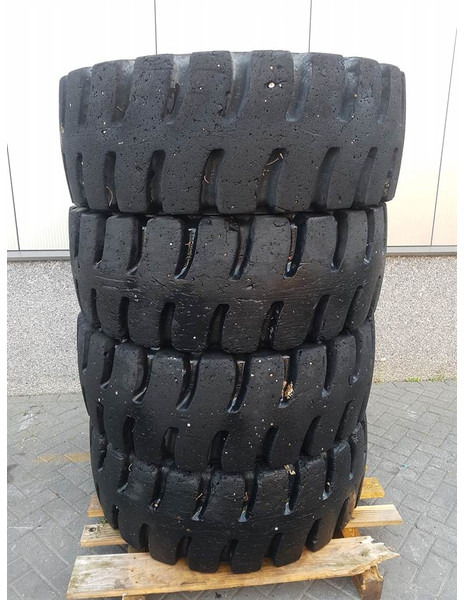 Liebherr L514 Stereo-Goodyear 17.5R25-Tire/Reifen/Band - إطارات - آلات البناء: صورة 2 Liebherr L514 Stereo-Goodyear 17.5R25-Tire/Reifen/Band - إطارات - آلات البناء: صورة 2