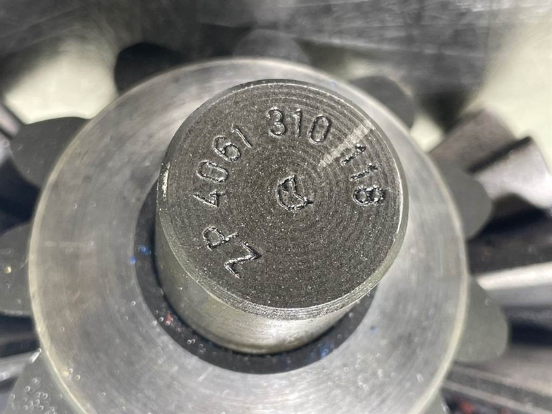 Liebherr L544-5005390/7011644-Differential bevel gear - المحور و قطع الغيار - آلات البناء: صورة 4 Liebherr L544-5005390/7011644-Differential bevel gear - المحور و قطع الغيار - آلات البناء: صورة 4