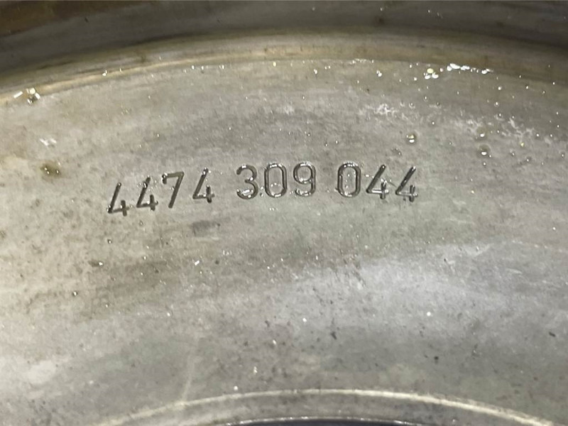 Liebherr L574-7615100-Plate/Anlaufblech - المحور و قطع الغيار - آلات البناء: صورة 3 Liebherr L574-7615100-Plate/Anlaufblech - المحور و قطع الغيار - آلات البناء: صورة 3